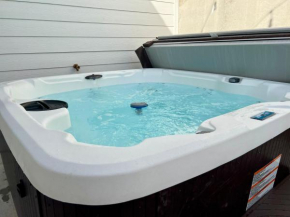 Oar Place - Private Hot Tub! 1 Mile To Marina! Steps to Indoor & Outdoor Pools!
